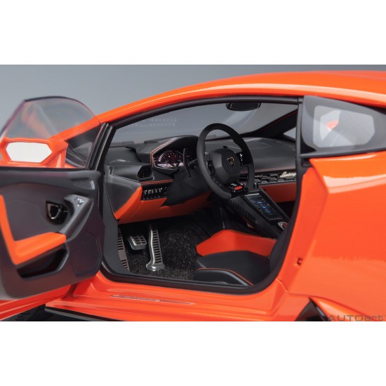 AUTOart 1/18 Lamborghini Huracán Evo (Arancio Xanto)