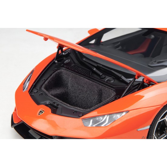 AUTOart 1/18 Lamborghini Huracán Evo (Arancio Xanto)
