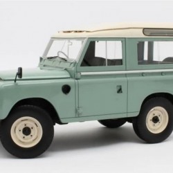 Cult-Scale Models 1/18 Land Rover 88 Series III 1978 Light green