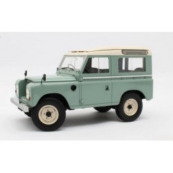 Cult-Scale Models 1/18 Land Rover 88 Series III 1978 Light green