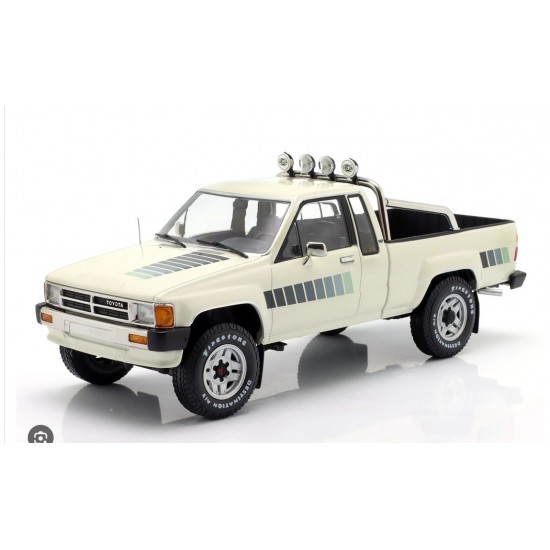 KK Scale 1/18 1985 Toyota Truck Xtra Cab 4x4 (Hilux) white