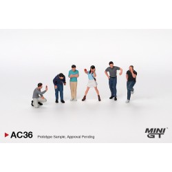 Mini GT 1/64 Figurine: Car Enthusiasts