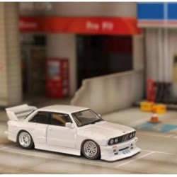 Street Weapon 1/64 BMW E30, white