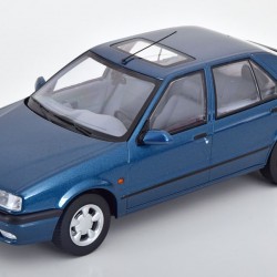 Triple9 1/18 Renault 19 Laguna blue metallic 1994